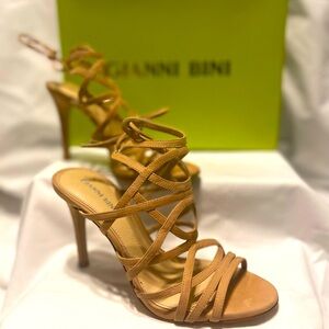 Gianni Bini Women’s Scrappy Heels Tan Suede Size 7